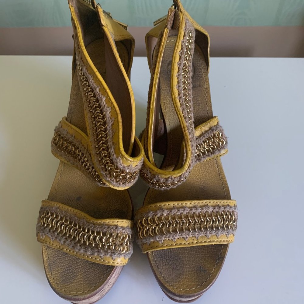 Tory Burch Yellow and Gold Wedge